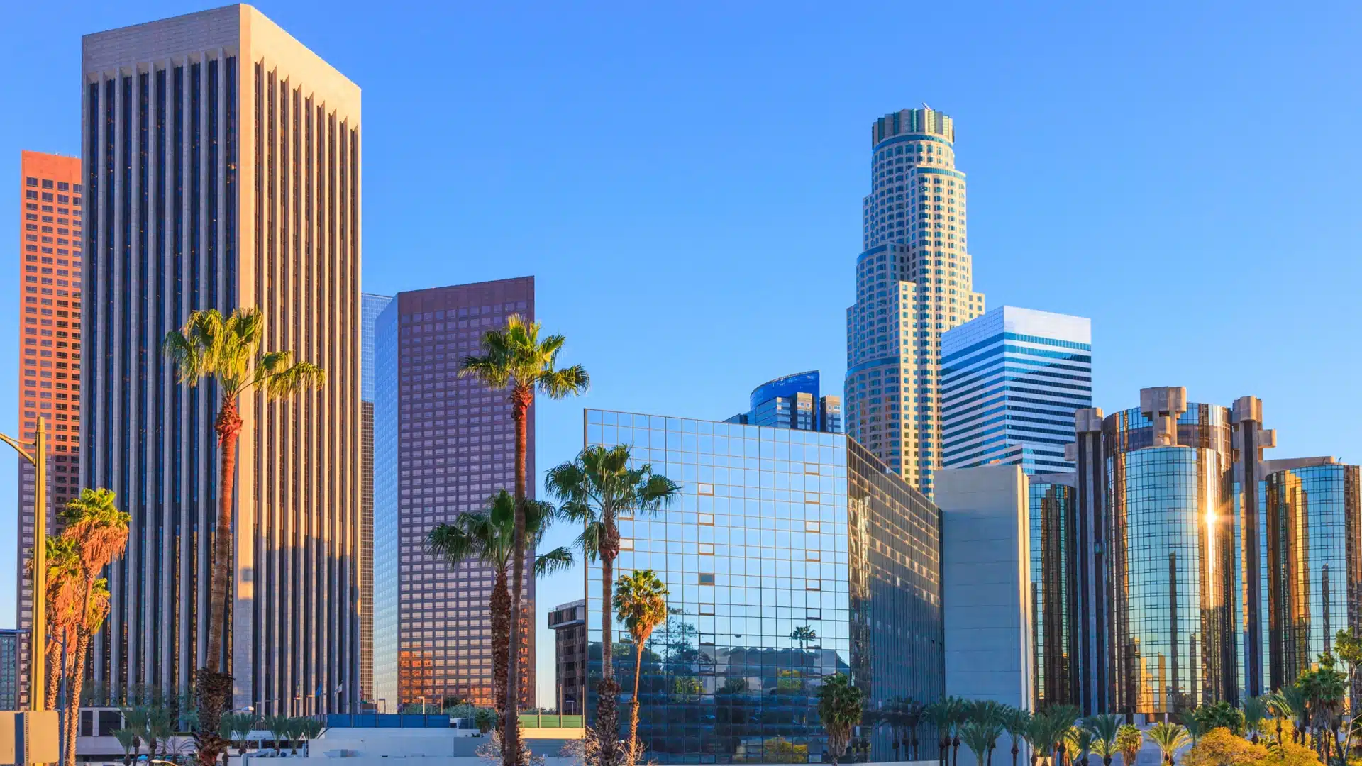 Professional personal injury attorney meeting with client after traffic accident injury claim.